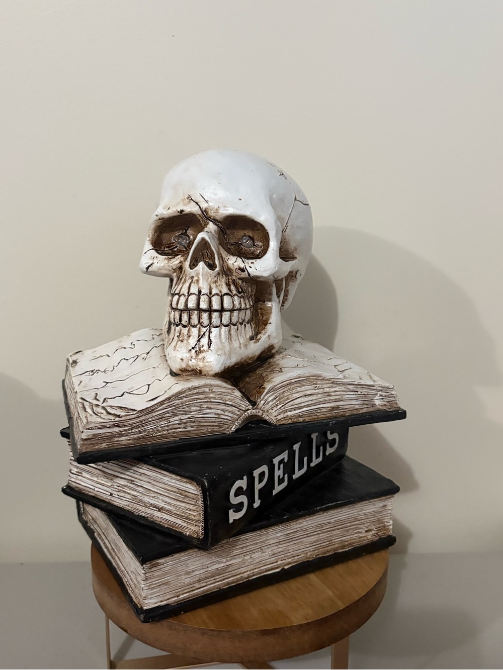 SKULL ON BOOKS Light Up Red Eyes  10" Halloween Figure Martha Stewart